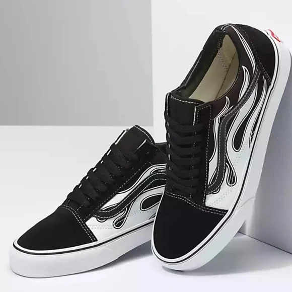 Vans Men’s Old Skool (Flame) Black/White
VN0A38G1K68
Sneakers - Picture 2 of 16